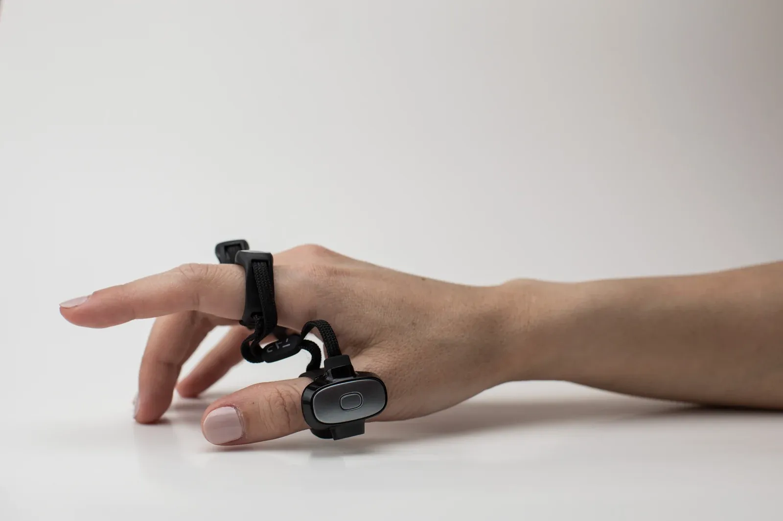Tap Strap 2 — five-ring system on a hand.